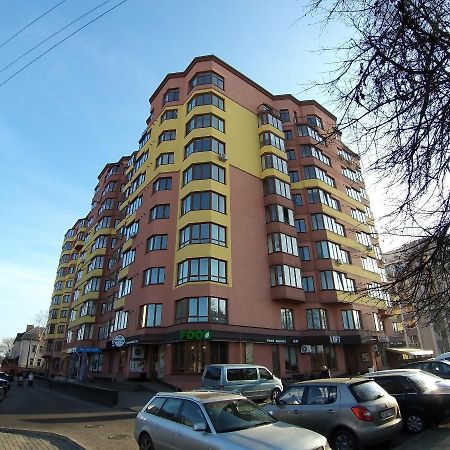 Новобудова Центр Apartment Lutsʼk Exterior foto