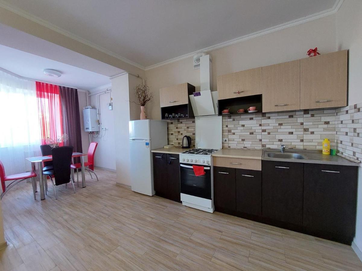 Новобудова Центр Apartment Lutsʼk Exterior foto