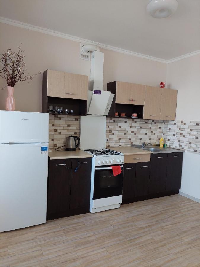 Новобудова Центр Apartment Lutsʼk Exterior foto