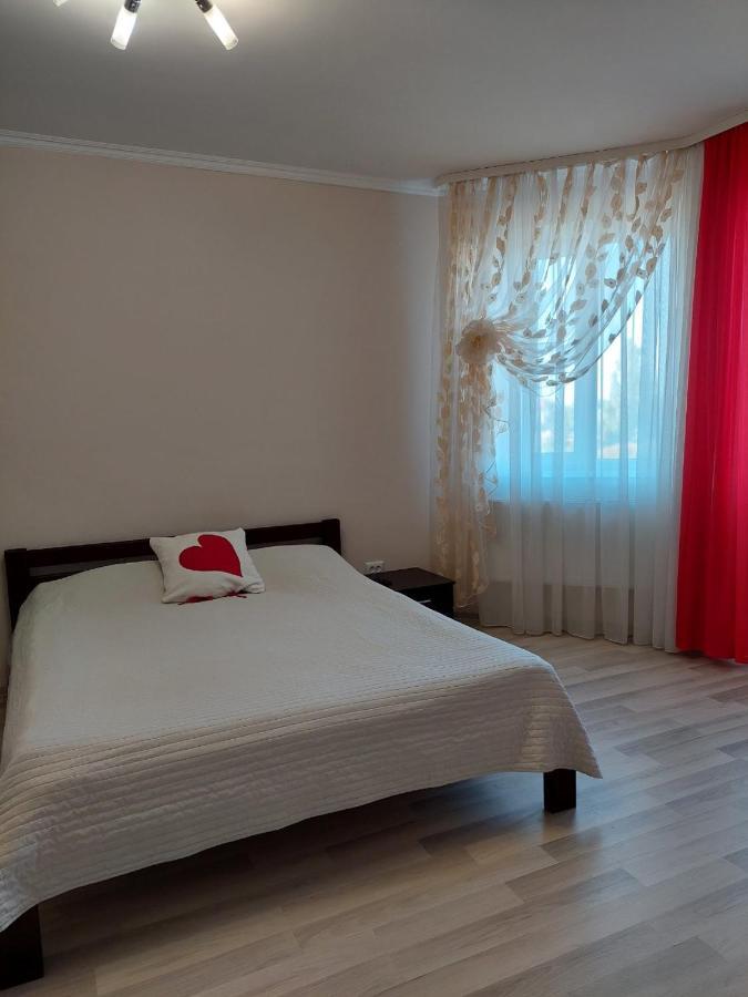 Новобудова Центр Apartment Lutsʼk Exterior foto